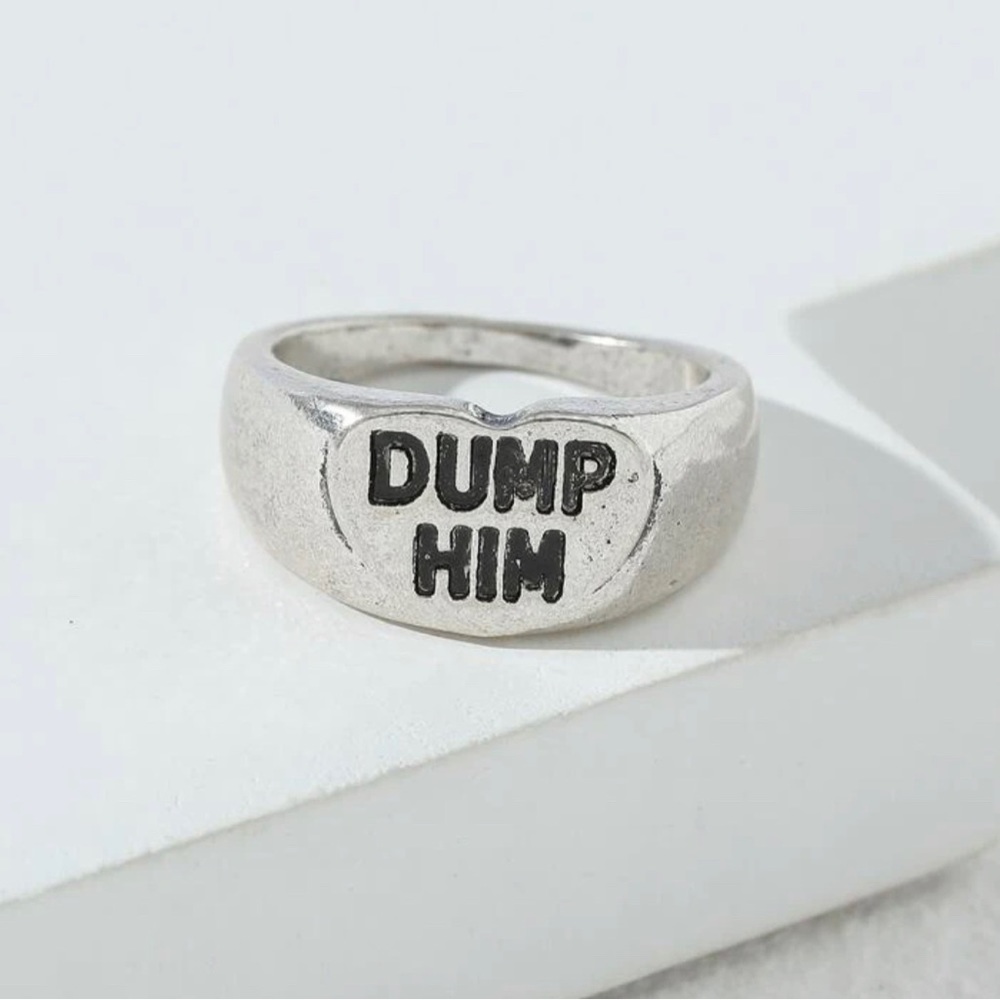 “DUMP HIM” ring